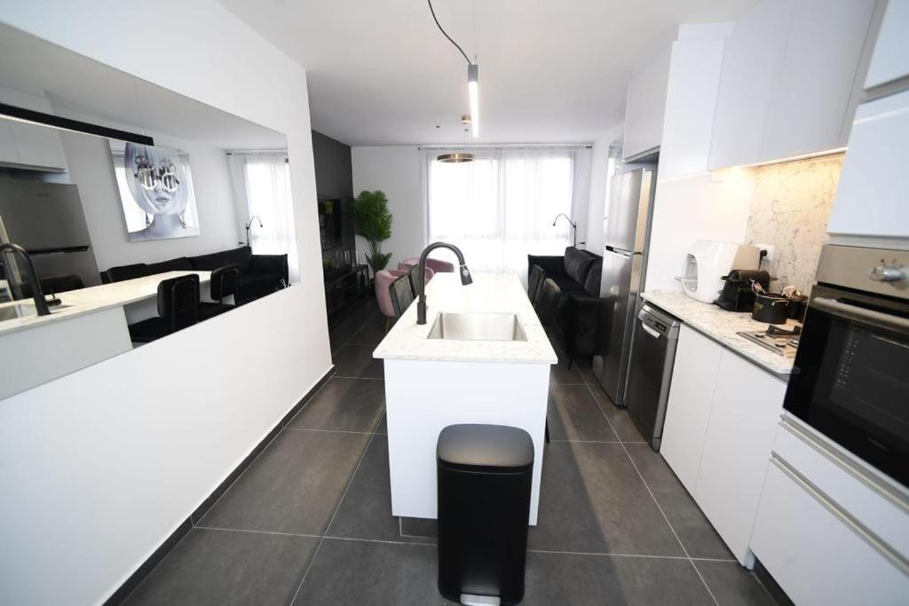 Z-32 Luxury Boutique Apartment Eilat Ngoại thất bức ảnh